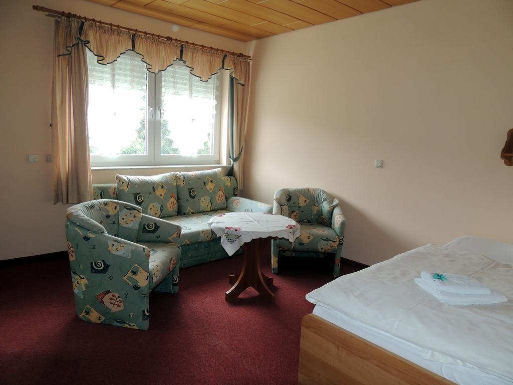Gaestehaus Am Hirtenberg Breitenbrunn  Bagian luar foto